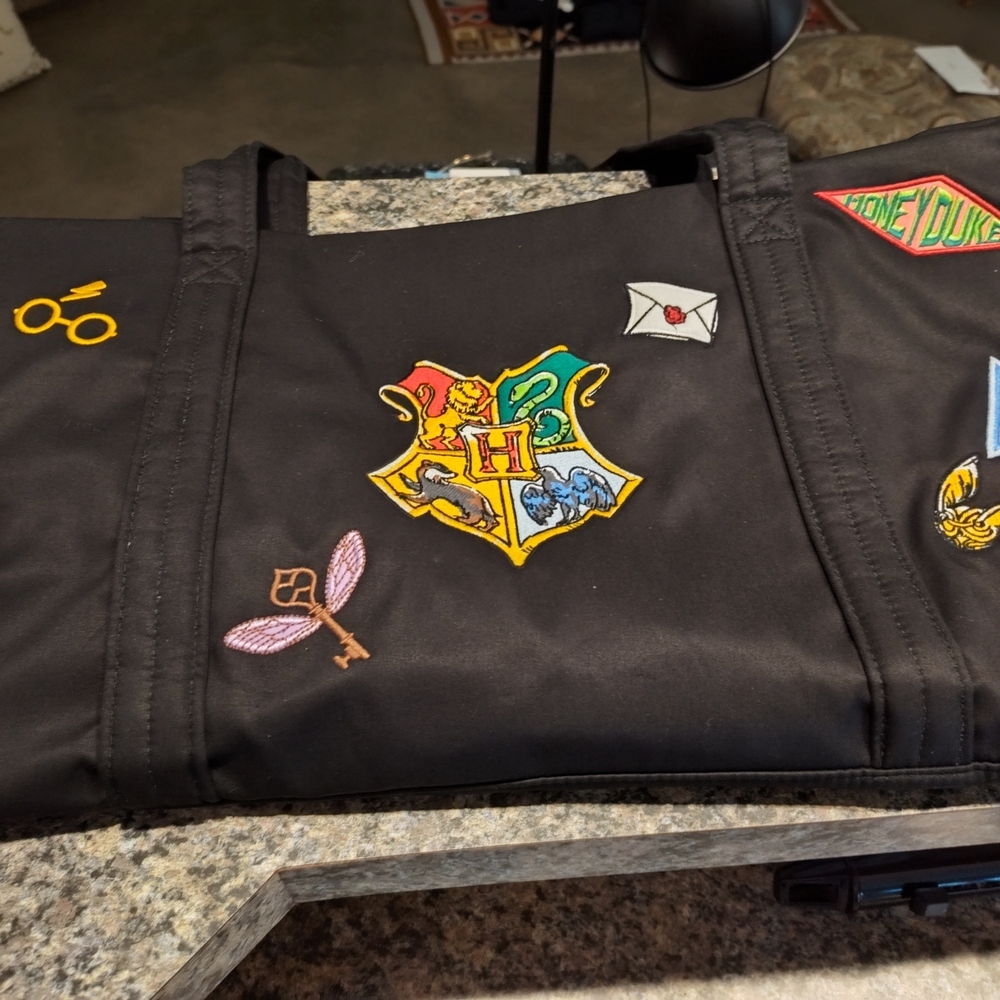 Vera Bradley Harry Potter Travel Duffle Bag Hogwarts BONUS BAG TAG